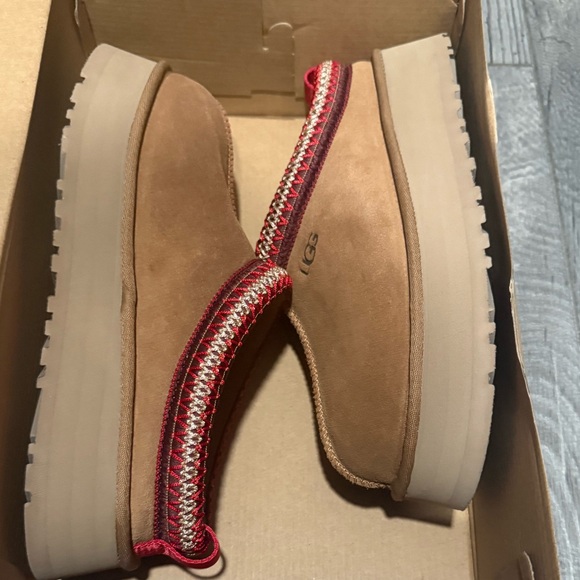 Brand New UGG Women's Chestnut Tazz II - Picture 3 of 8
